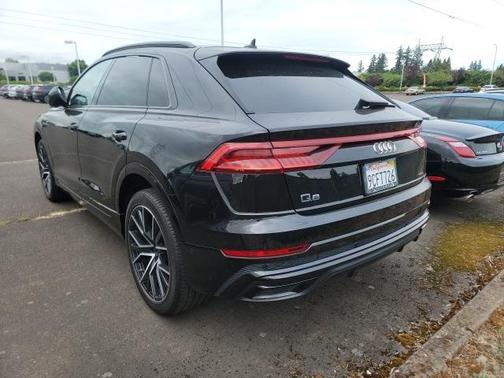 2022 Audi Q8 55 Premium Plus