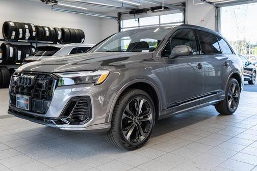 2025 Audi Q7 55 Premium Plus