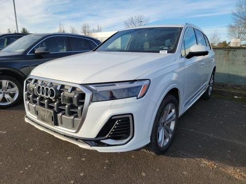 2025 Audi Q7 55 Premium Plus