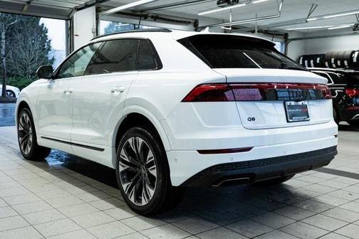 2025 Audi Q8 55 Premium