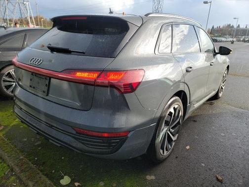 2024 Audi Q8 e-tron Premium Plus