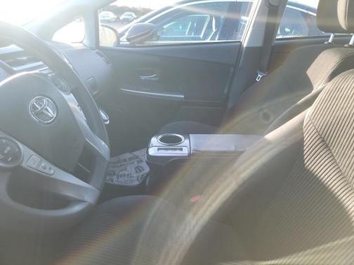 2015 Toyota Prius v Two