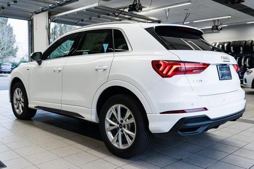 2025 Audi Q3 Premium 45 TFSI S line quattro Tiptronic