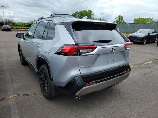 2022 Toyota RAV4 Hybrid SE