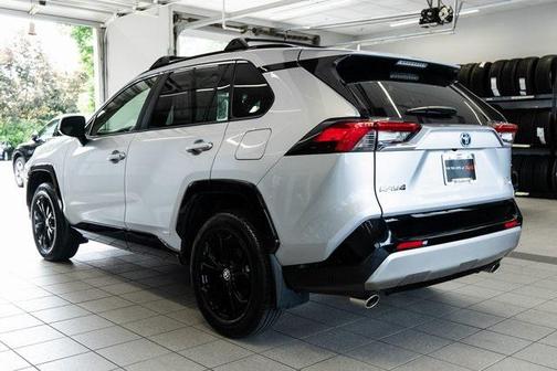 2022 Toyota RAV4 Hybrid SE