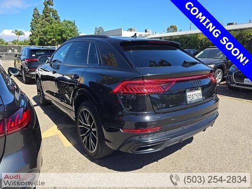 2022 Audi Q8 55 Premium Plus