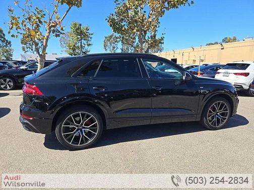2022 Audi Q8 55 Premium Plus