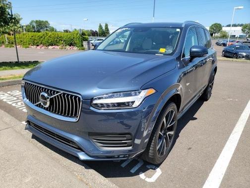 2022 Volvo XC90 T6 Momentum