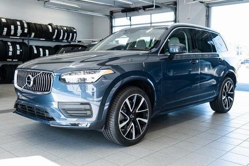 2022 Volvo XC90 T6 Momentum