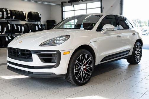 2023 Porsche Macan Base