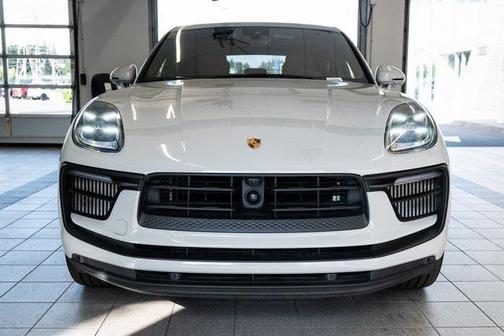 2023 Porsche Macan Base