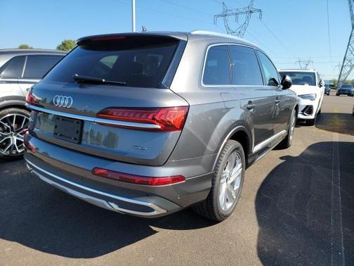 2022 Audi Q7 55 Premium Plus