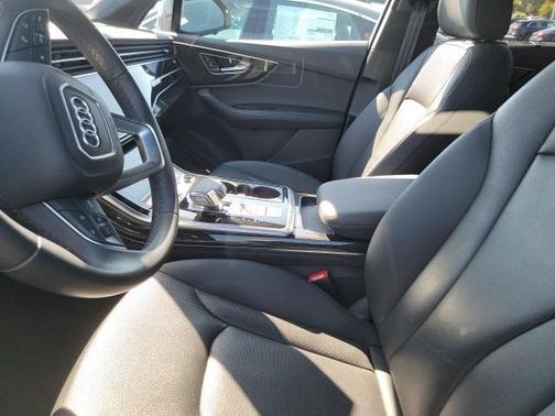 2022 Audi Q7 55 Premium Plus