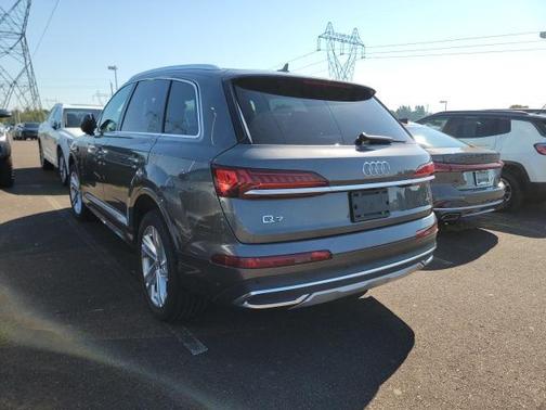 2022 Audi Q7 55 Premium Plus