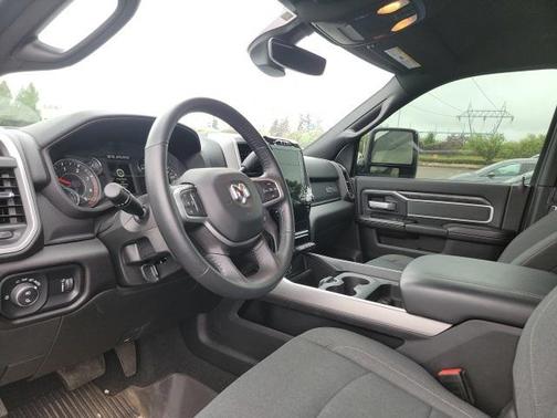 2023 RAM 2500 Big Horn Crew Cab 4x4 6'4' Box