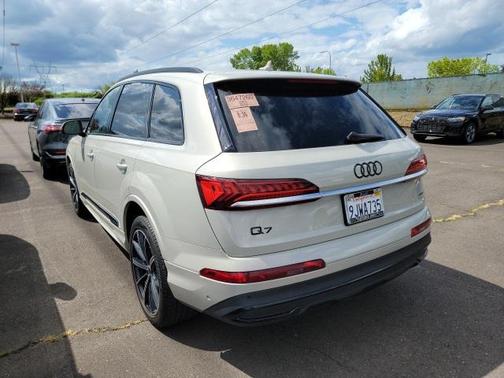 2021 Audi Q7 55 Premium Plus
