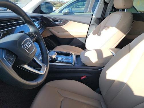 2023 Audi Q8 55 Premium