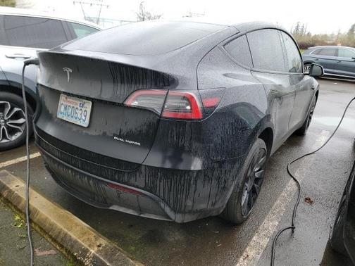 2022 Tesla Model Y Long Range Dual Motor All-Wheel Drive