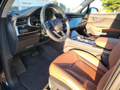2023 Audi Q7 55 Premium Plus