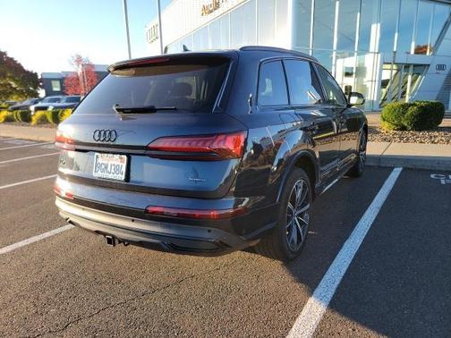 2023 Audi Q7 55 Premium Plus