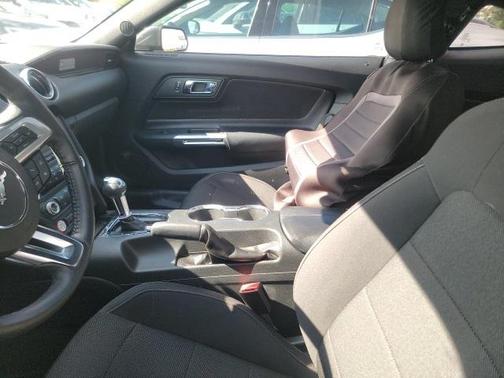2016 Ford Mustang V6