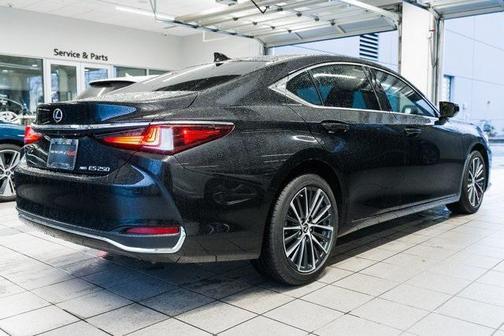 2023 Lexus ES 250 Base