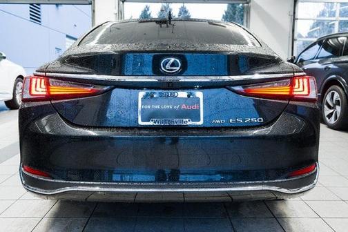 2023 Lexus ES 250 Base
