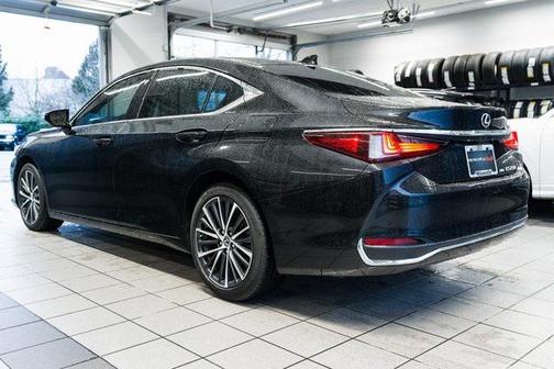 2023 Lexus ES 250 Base