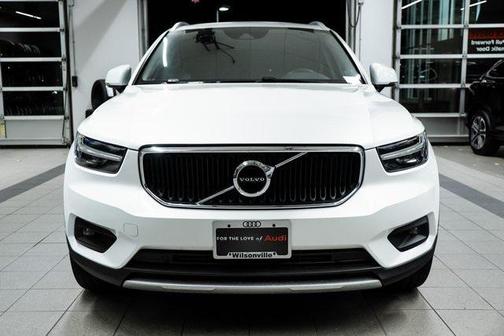 2021 Volvo XC40 T5 Momentum