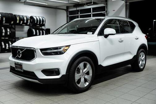 2021 Volvo XC40 T5 Momentum