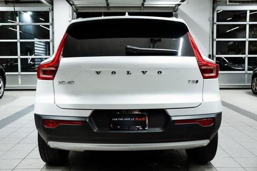 2021 Volvo XC40 T5 Momentum