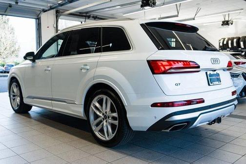 2025 Audi Q7 55 Premium Plus