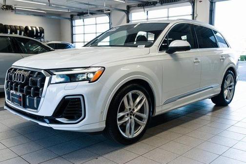 2025 Audi Q7 55 Premium Plus