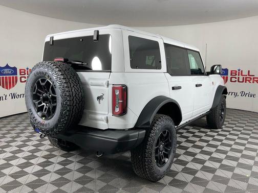 OXFORD WHITE 2026 Ford Bronco Badlands