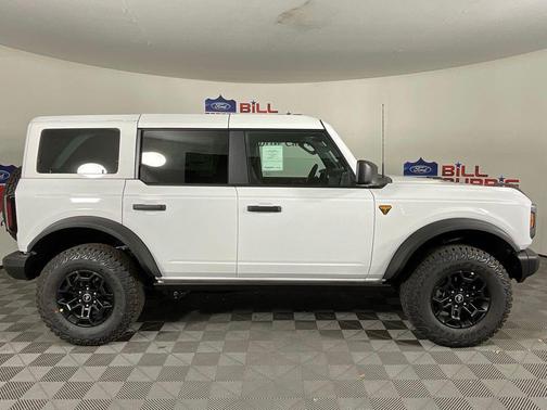 OXFORD WHITE 2026 Ford Bronco Badlands