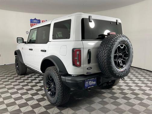 OXFORD WHITE 2026 Ford Bronco Badlands
