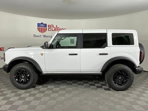 OXFORD WHITE 2026 Ford Bronco Badlands