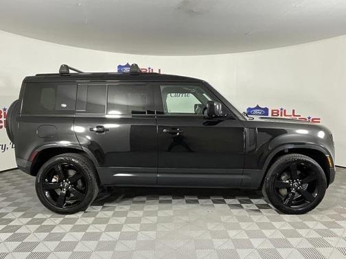 2022 Land Rover Defender 110 SE