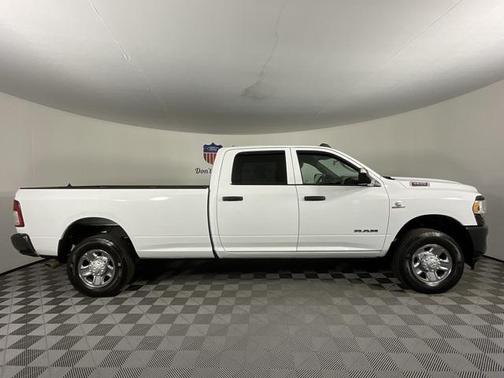 2022 RAM 3500 Tradesman Crew Cab 4x4 8' Box