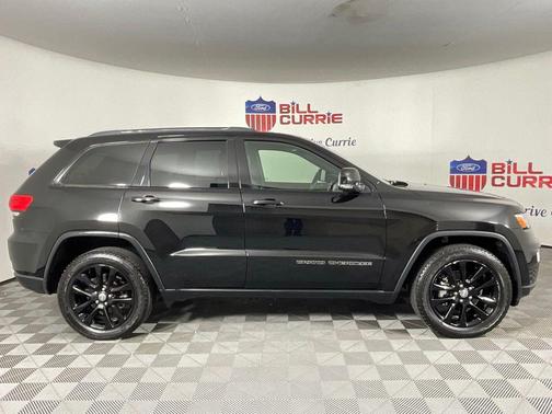 Diamond Black Crystal Pearlcoat 2017 Jeep Grand Cherokee Limited