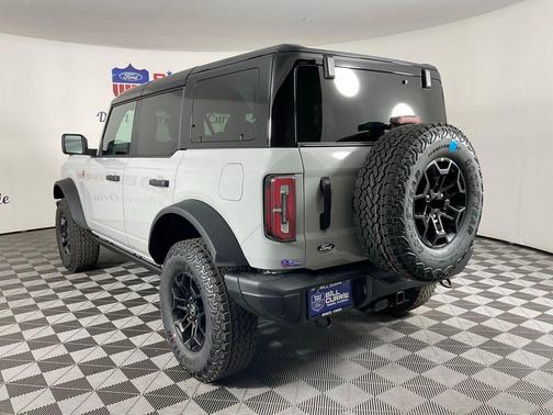 Avalanche Gray 2026 Ford Bronco Badlands