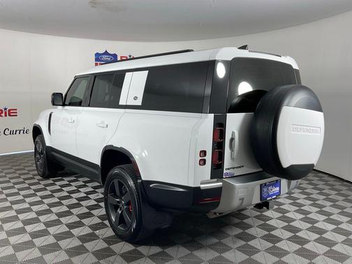 Santorini Black Metallic 2024 Land Rover Defender 130 P400 S