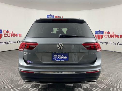 Platinum Gray Metallic 2018 Volkswagen Tiguan 2.0T SE