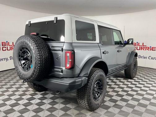 CARBONIZED GRAY METALLIC 2026 Ford Bronco Badlands