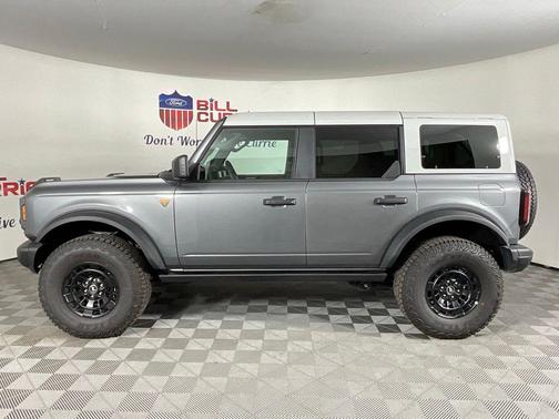 CARBONIZED GRAY METALLIC 2026 Ford Bronco Badlands