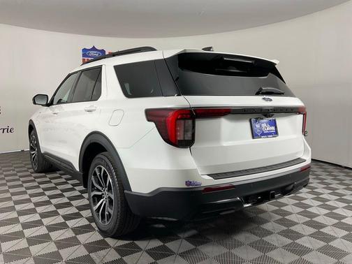 Star White Metallic Tri-Coat 2026 Ford Explorer ST-Line