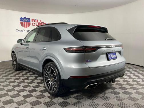 Quartzite Grey Metallic 2021 Porsche Cayenne Cayenne
