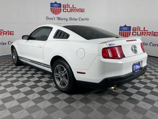 PERFORMANCE WHITE 2012 Ford Mustang V6 Premium