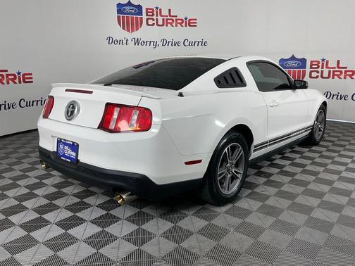 PERFORMANCE WHITE 2012 Ford Mustang V6 Premium