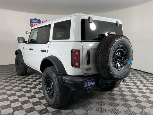 Oxford White 2026 Ford Bronco Badlands